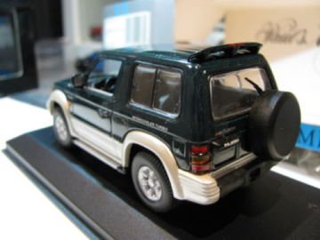 Minichamps Mitsubishi Pajero SWB (1994)