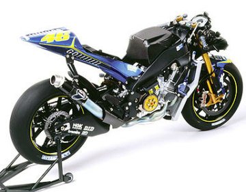 1/12 Yamaha YZR-M1 '04 No.46/No.17