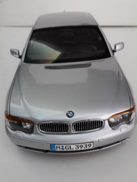 1/18  BMW 7.45i Diecast Model
