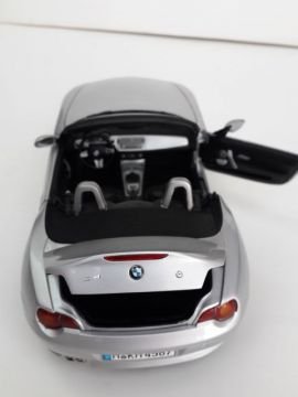 1/18  BMW Z4 Diecast Model