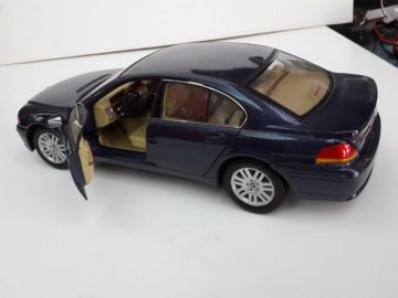 1/18  BMW 7.45i Diecast Model