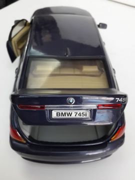 1/18  BMW 7.45i Diecast Model