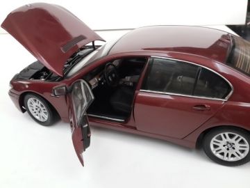 1/18  BMW 7.45i Diecast Model