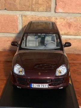PORSCHE CAYENNE S 1/18