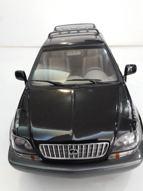 1/18  TOYOTA Lexus RX300 HARRIER Diecast Model