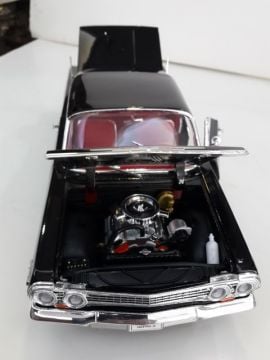 1/18 1963 CHEVROLET IMPALA Diecast Model