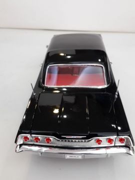 1/18 1963 CHEVROLET IMPALA Diecast Model