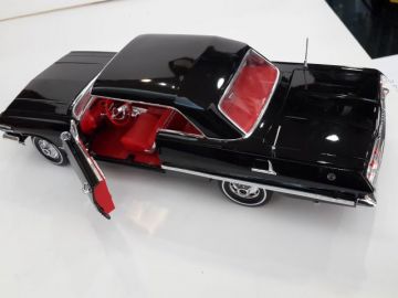 1/18 1963 CHEVROLET IMPALA Diecast Model