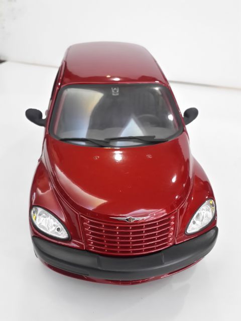 1/18 CHRYSLER PT CRUISER Diecast Model