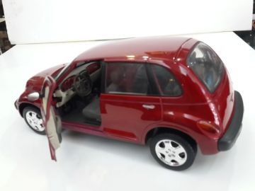 1/18 CHRYSLER PT CRUISER Diecast Model