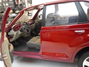 1/18 CHRYSLER PT CRUISER Diecast Model