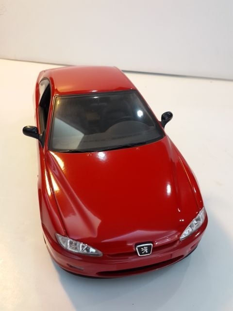 1/18 Peugeot 406 Diecast Model
