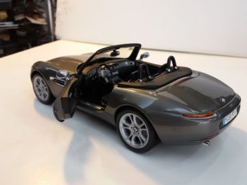 1/18 BMW Z8 DIECAST MODEL