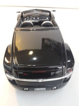 3169M 1/18 Chevrolet SSR 2000 Diecast Model