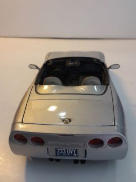 1/18 Chevrolet Corvette 1998 Diecast Model