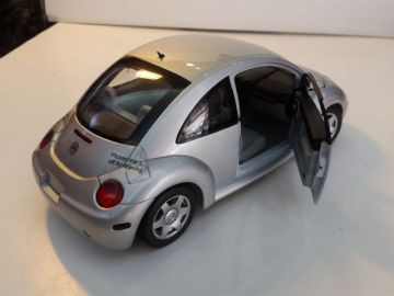 1/18 Volkswagen Beatle Diecast Model