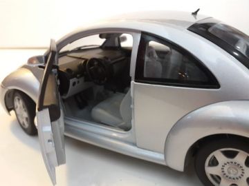1/18 Volkswagen Beatle Diecast Model