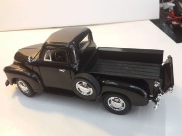 1/18 1953 CHEVROLET Pickup Diecast Model