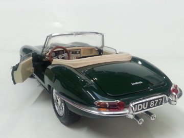 1961 JAGUAR E TYPE 1/18