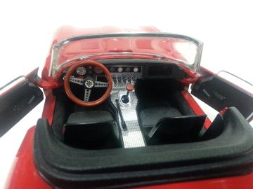 1961 JAGUAR E TYPE 1/18