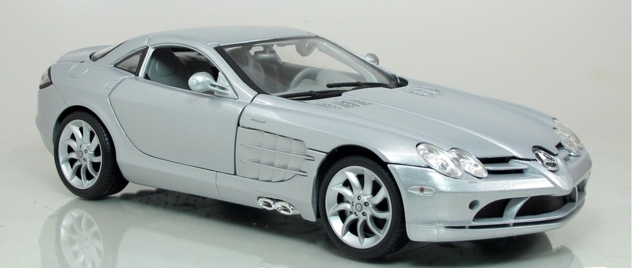 Mercedes Benz SLR McLaren (2003) 1/18