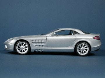 Mercedes Benz SLR McLaren (2003) 1/18
