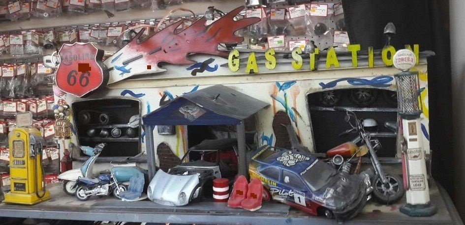 GAS STATION DIORAMA