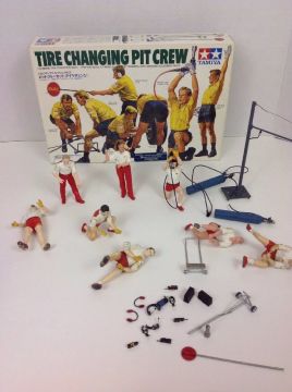 TAMIYA 1/20 TIRE CHANGING PIT CREW