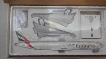1/200 B 777-300 Flyemirates OfficialStore