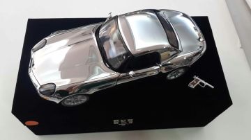 1/18 BMW Z8 (007 James Bond) DIECAST MODEL