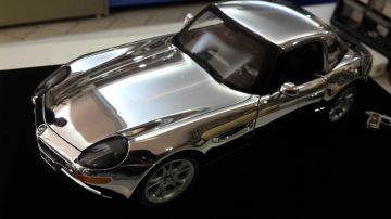 1/18 BMW Z8 (007 James Bond) DIECAST MODEL