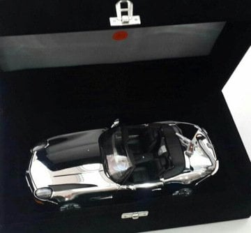 1/18 BMW Z8 (007 James Bond) DIECAST MODEL