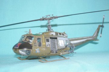 Bell UH-1H Gunship  1/32