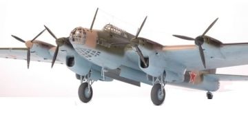 1/72 PE-8 Sov. Long Range Heavy Bomb.