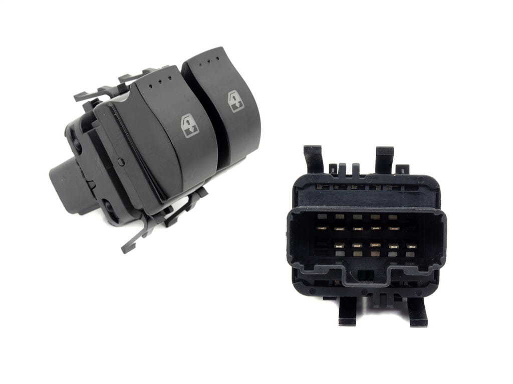 Renault Laguna 2 Sağ Cam Düğmesi Çitli 8200016983