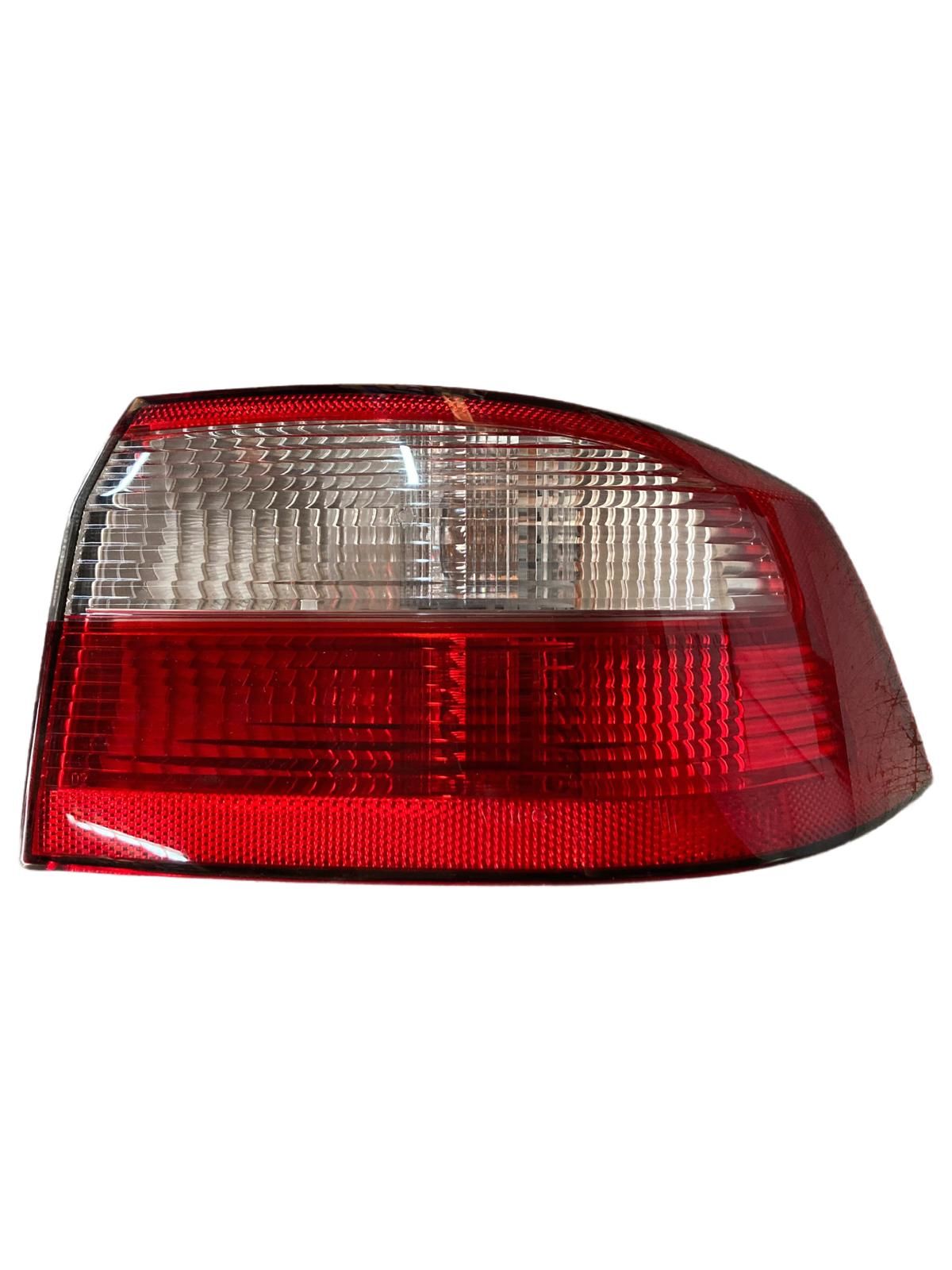 Laguna II Faz I 2002-2005 Sağ Dış Stop Lambası 8200002474