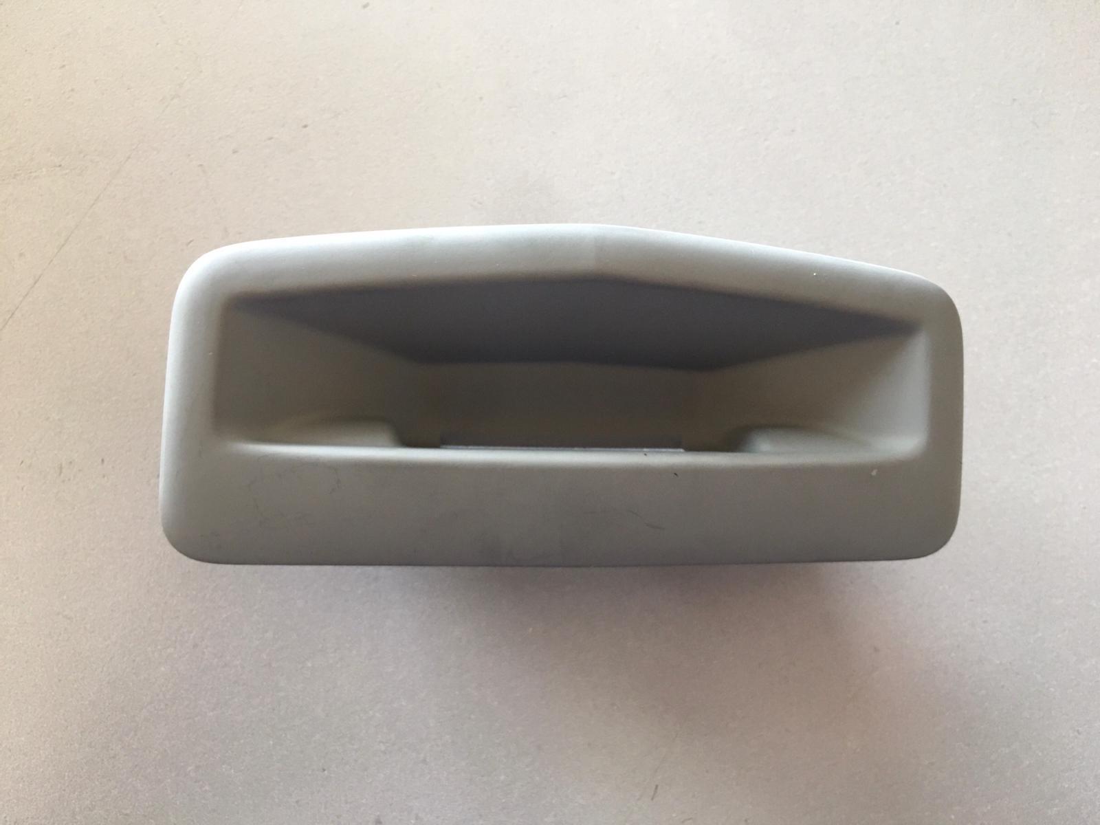 Reanult Megane 2  Bagaj Kapak Açma Butonu Gri 7701475191 8200171080