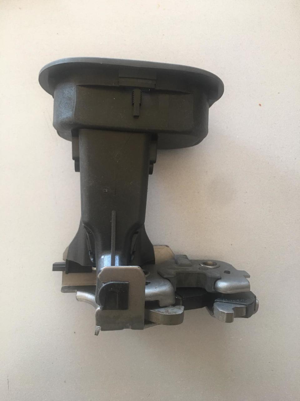 Renault Megane 2 Sağ Arka Koltuk Kilidi 7701055046