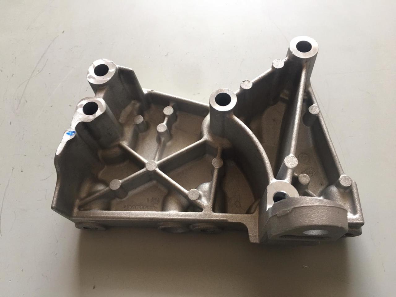 Renault Clio 4 Motor Takozu 1.5 90BG 112317173R