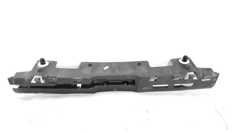 RENAULT CLİO 3 ARKA TAMPON ORTA TESPİT PARÇASI 8200290035
