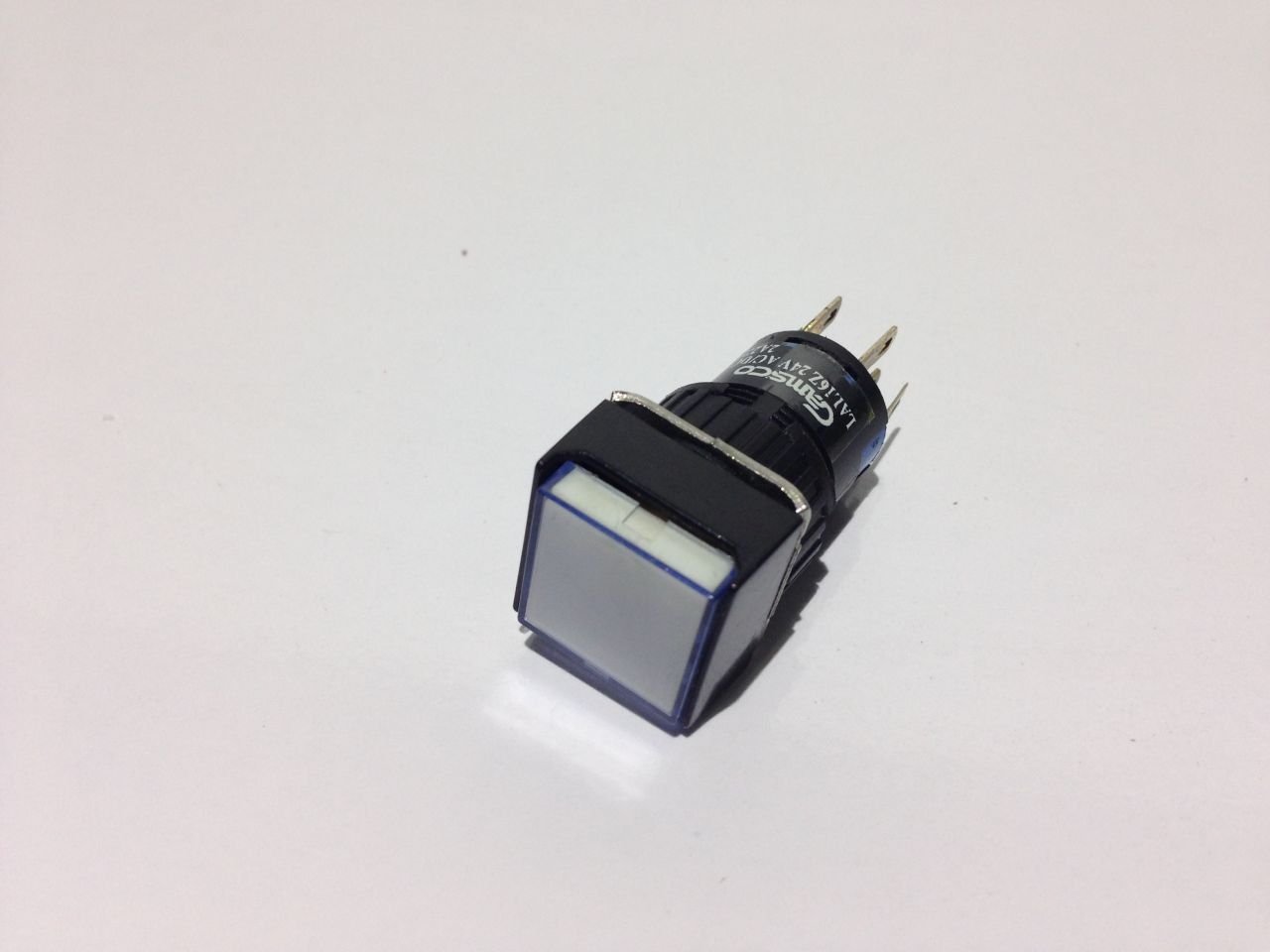 BEYAZ KARE BUTON YAYLI (16mm)
