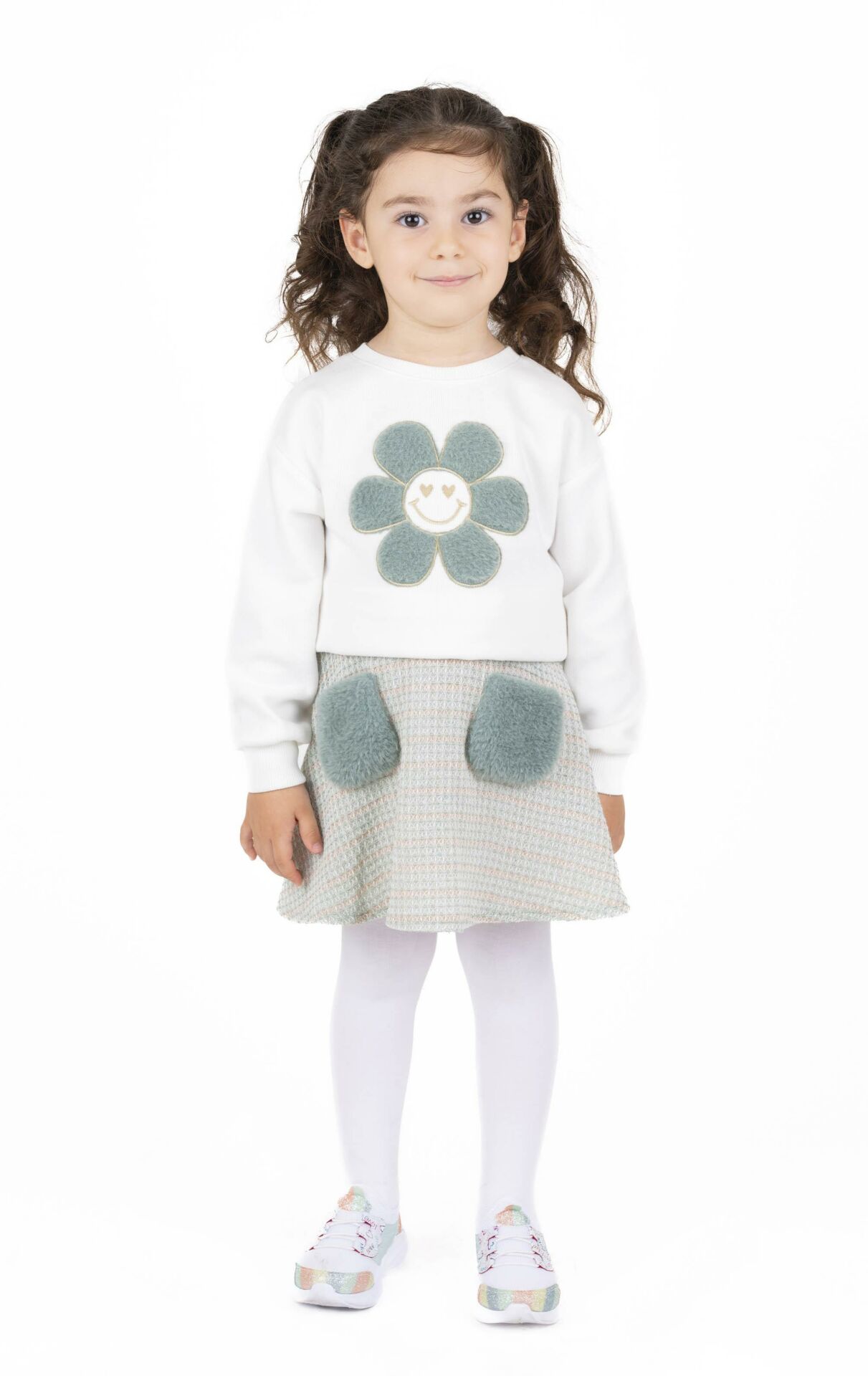 KIZ ÇOCUK PAPATYA İŞLEMELİ  SWEATSHIRT