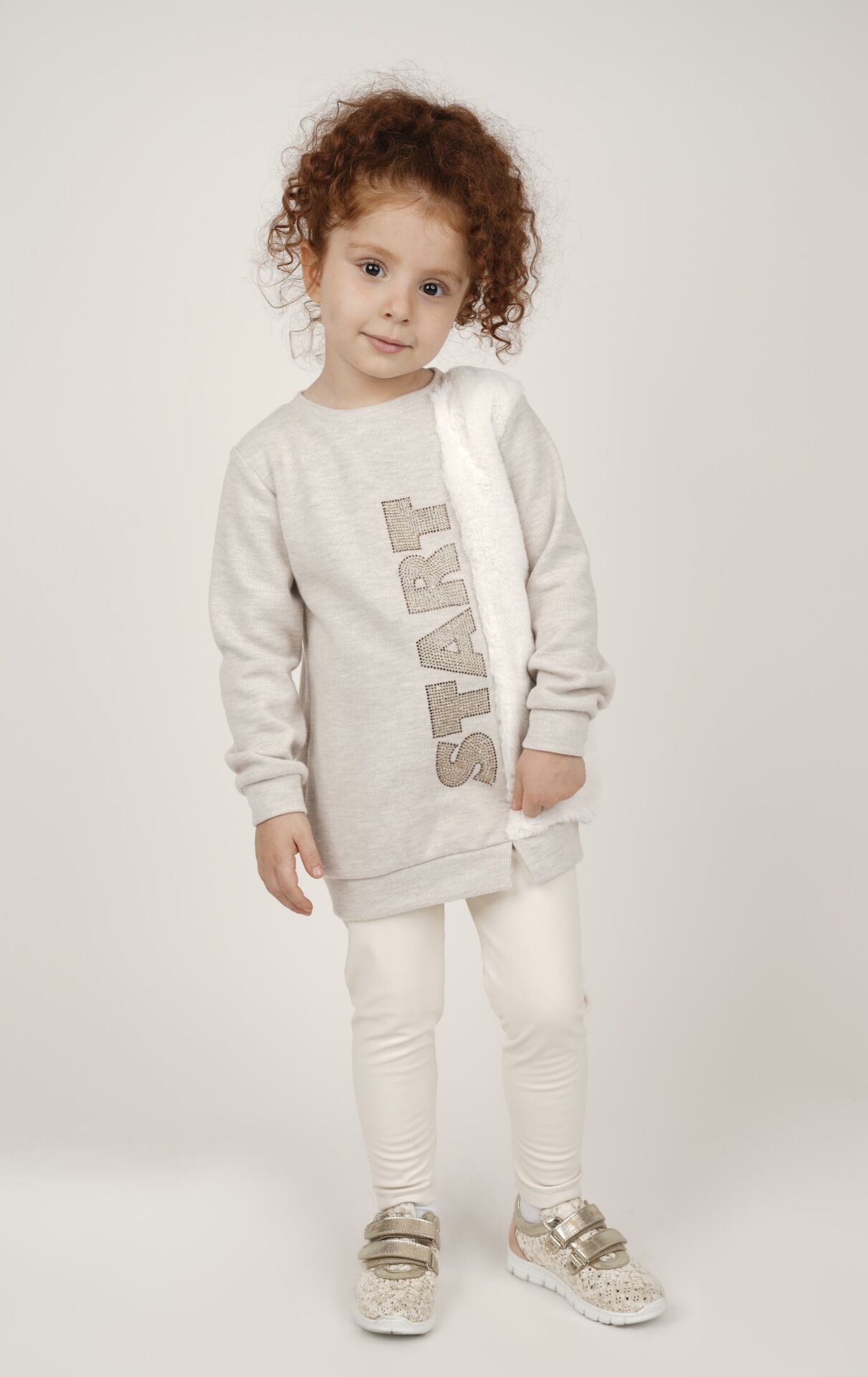KIZ ÇOCUK PELUŞ DETAYLI BASKILI SWEATSHIRT