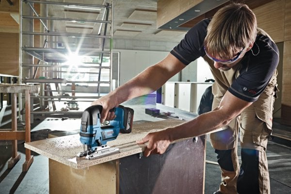 Bosch Professional GST 18V-LI B Akülü Dekupaj Testere Makinesi