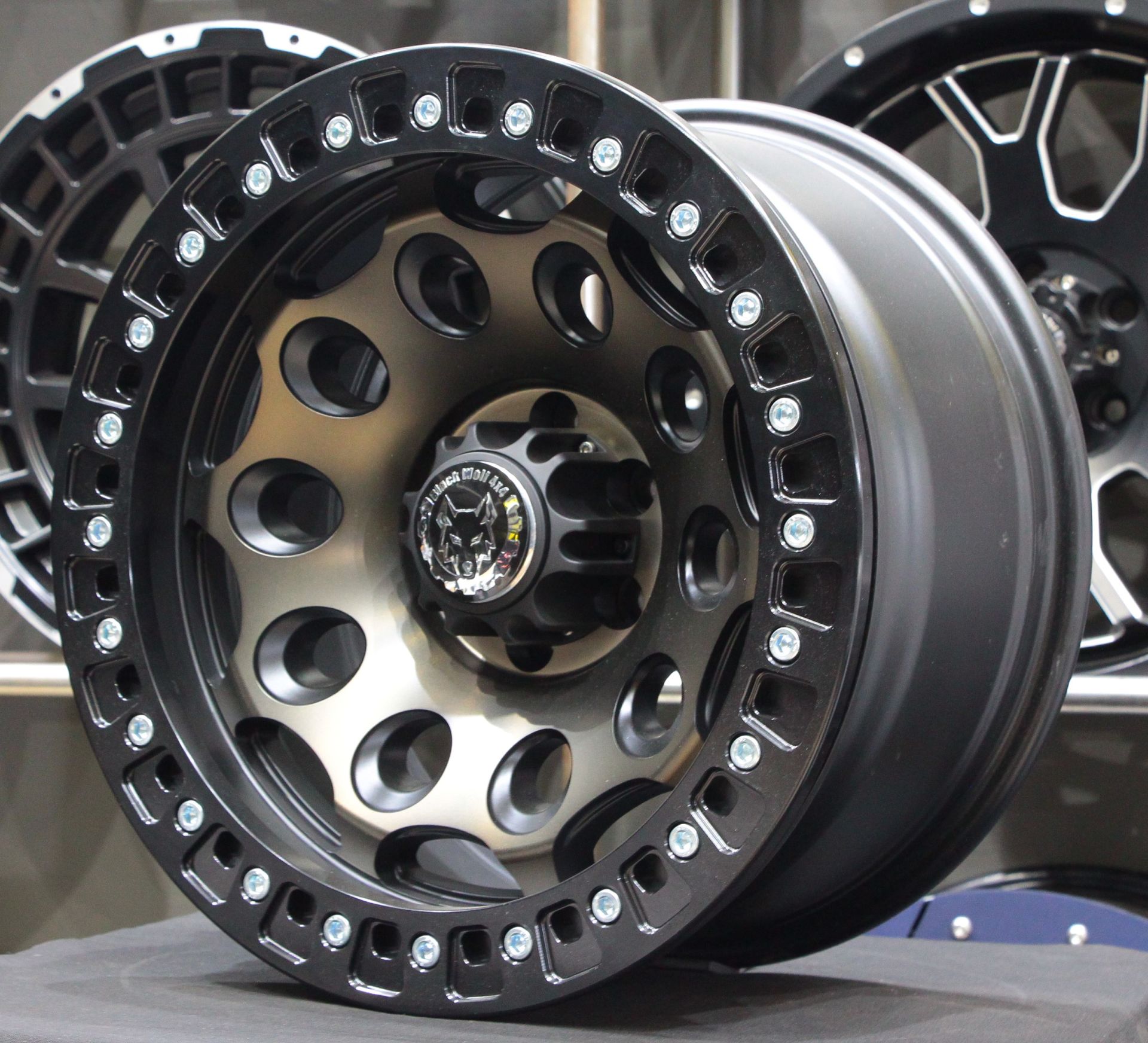 Black Wolf 3359 17X9.0 6X114.3 ET-15 Matte Bronz / BEADLOCK