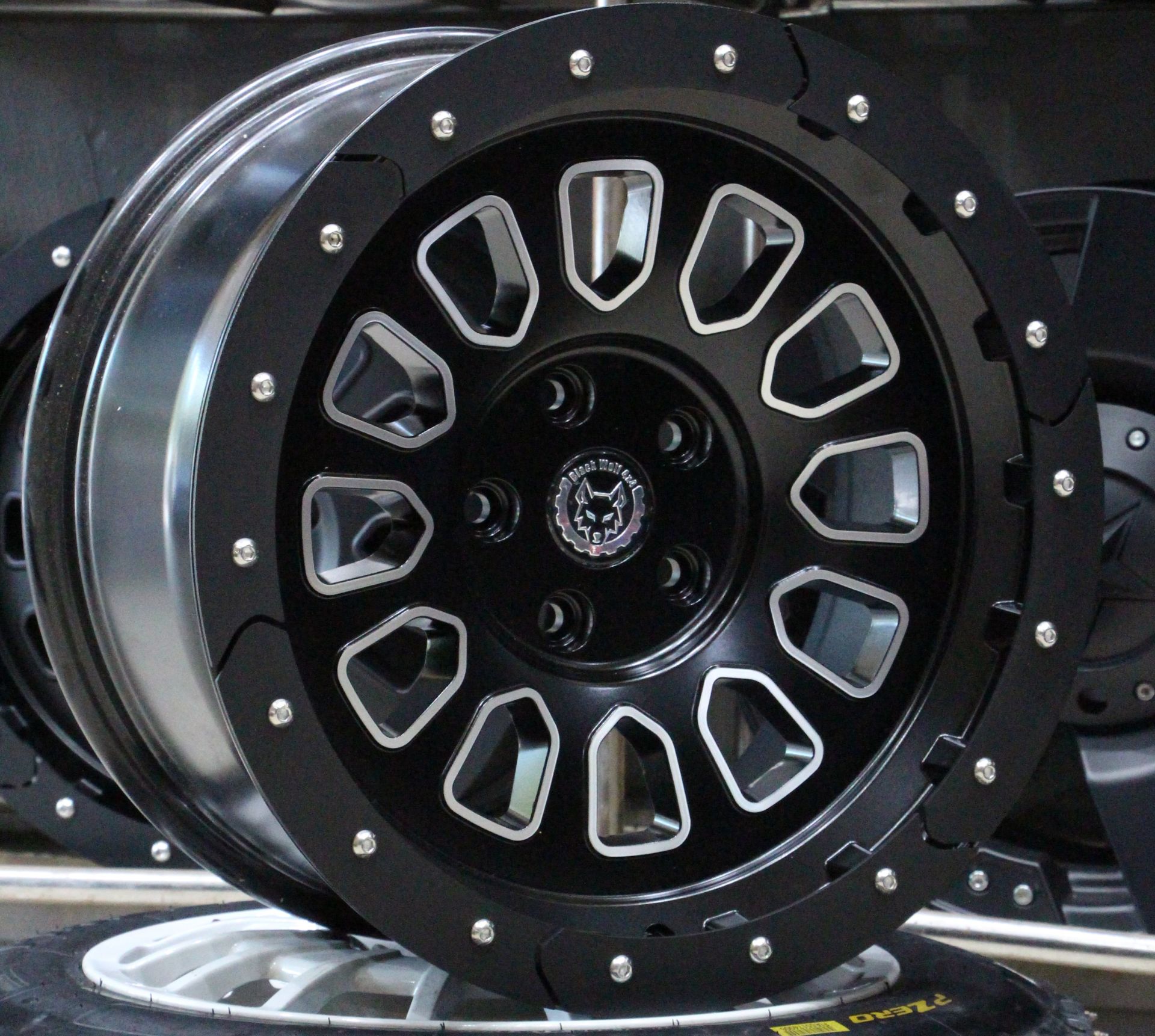 Black Wolf 571 18x9.0 6X114.3 ET+20 MB/BLACK