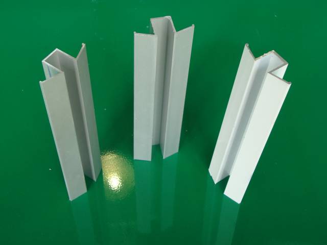 SPECIAL HIDDEN GLASS PARTITION OMEGA PROFILE
