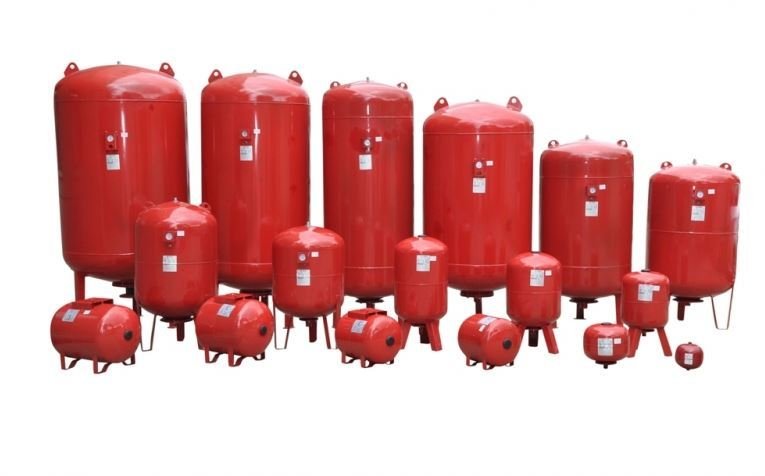 750 Lt Kapalı Genleşme Tankı Ayaklı PN 16 Manometreli