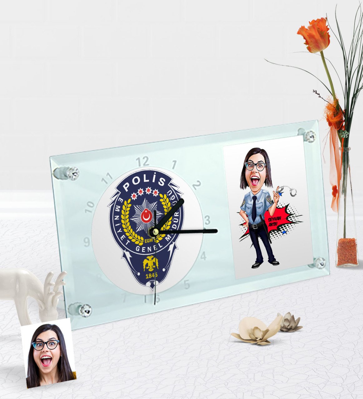 Kişiye Özel Bayan Polis Karikatürlü Masaüstü Cam Saat