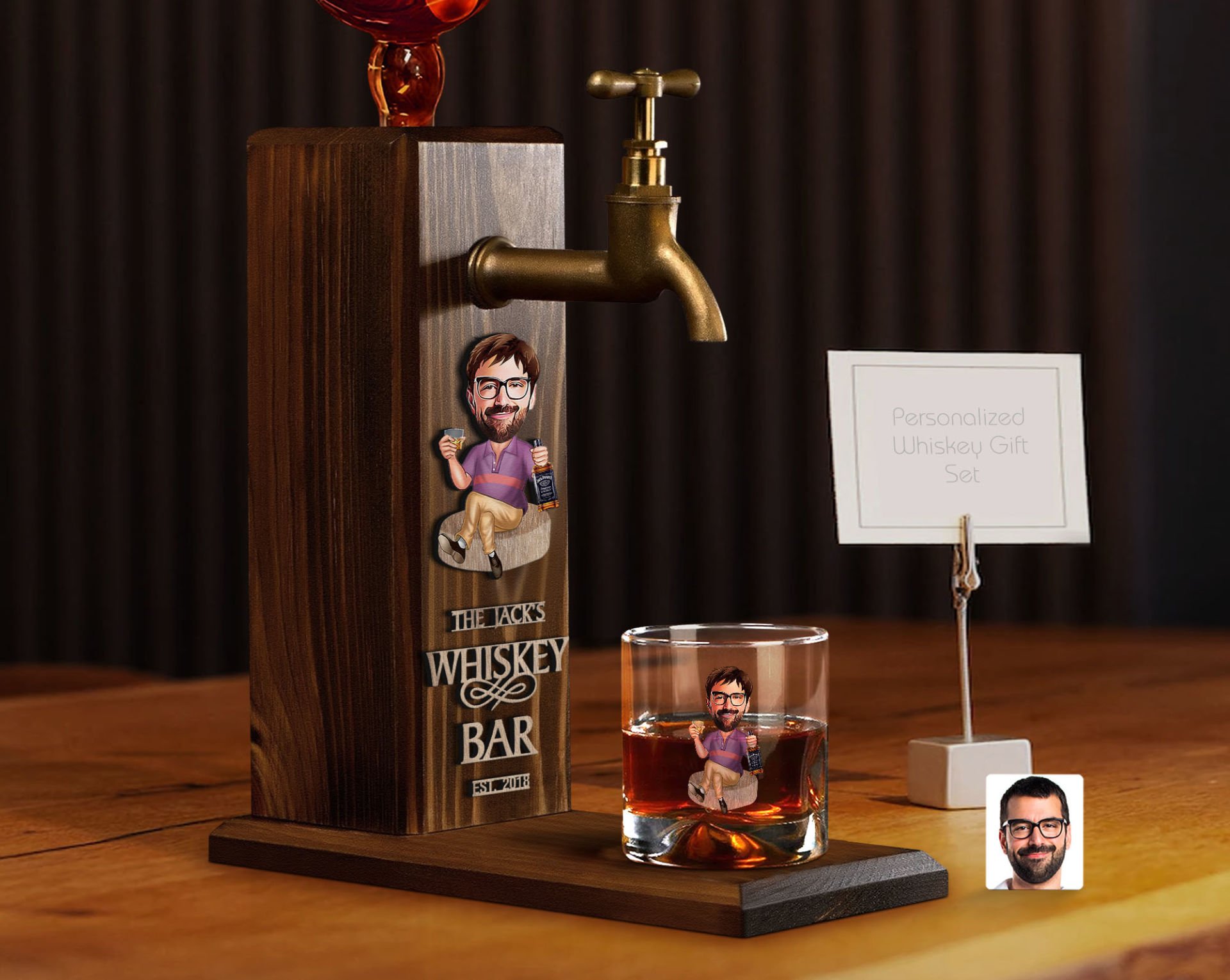 BK Gift Kabartmalı Karikatür Figürlü Musluklu Ahşap İçki Standı ve Viski Bardağı Hediye Seti, Arkadaşa Hediye, Sevgiliye Hediye-5